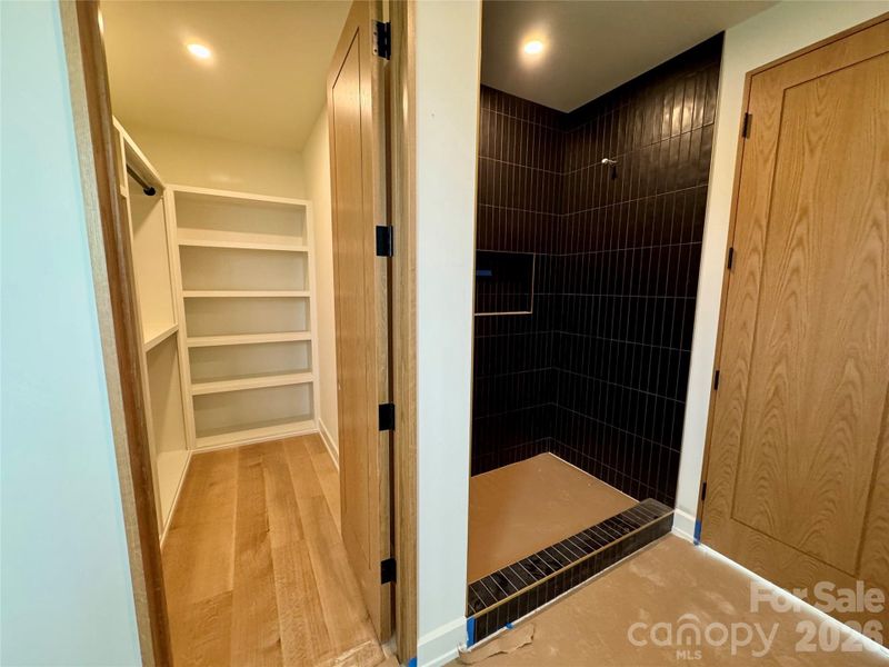 Bedroom 4 ensuite bathroom