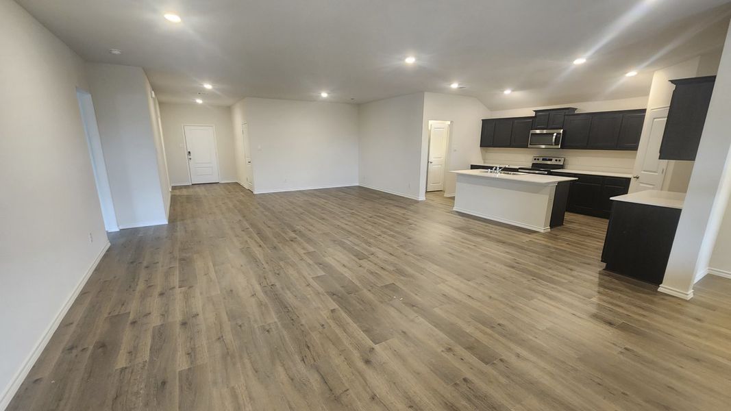 Spacious, unfurnished interior of a new home in Saddlebrook, Waxahachie (Image 13). Spacious, unfurnished interior of a new home in Saddlebrook, Waxahachie (Image 13).