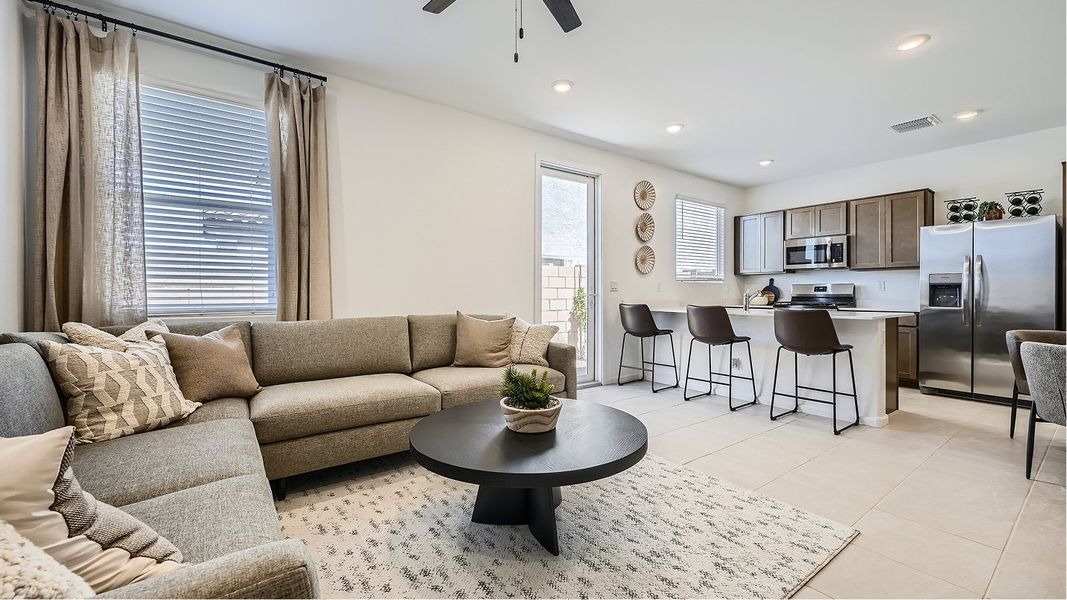 4083 Revolution NG Living 1of3 Base8