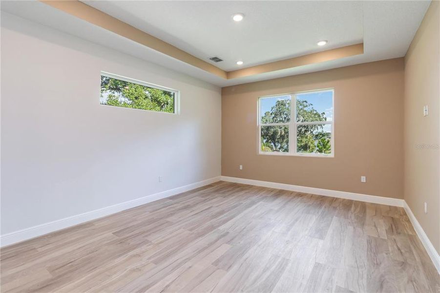 Spacious, unfurnished interior of a new home in , Clermont (Image 47).