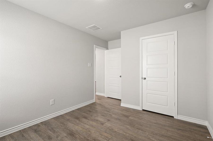 Spacious, unfurnished interior of a new home in Deer Creek, Fort Worth (Image 10).