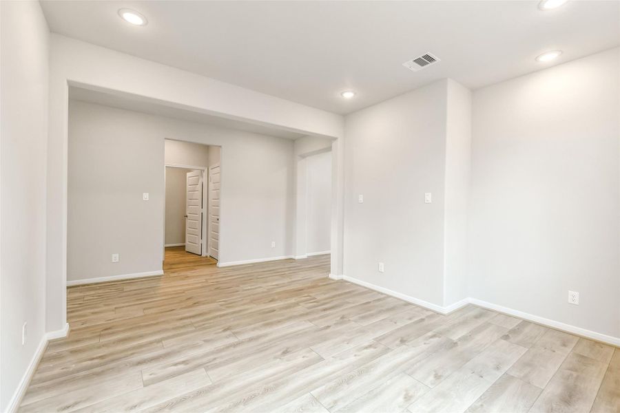 Spacious, unfurnished interior of a new home in Stone Creek Ranch, Hockley (Image 16). Spacious, unfurnished interior of a new home in Stone Creek Ranch, Hockley (Image 16).