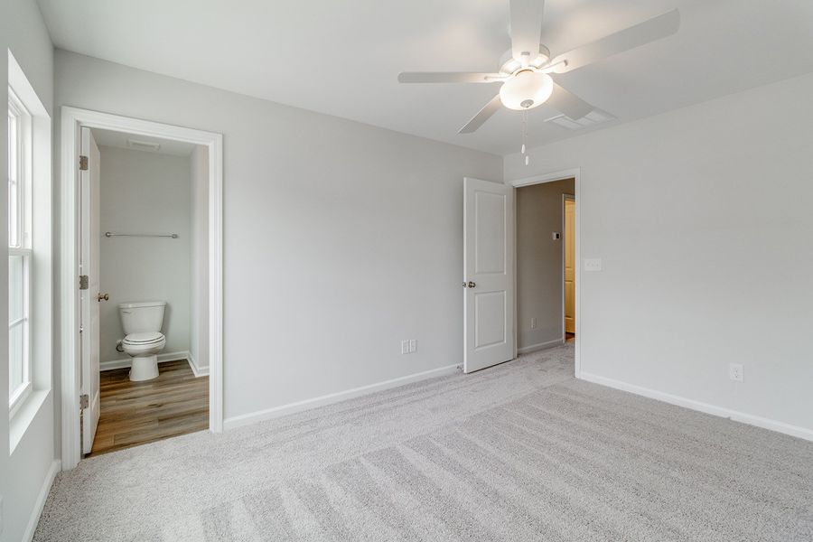 Spacious, unfurnished interior of a new home in Astoria, Columbia (Image 22).