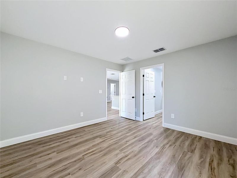 Spacious, unfurnished interior of a new home in , Ocala (Image 13).