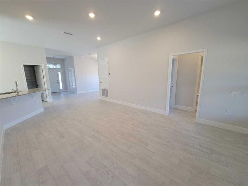 Spacious, unfurnished interior of a new home in Ocala Crossings South, Ocala (Image 13).