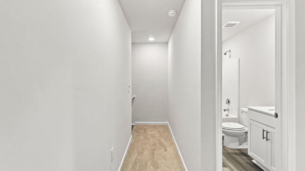 Spacious, unfurnished interior of a new home in Hawk Ridge, Anderson (Image 24).