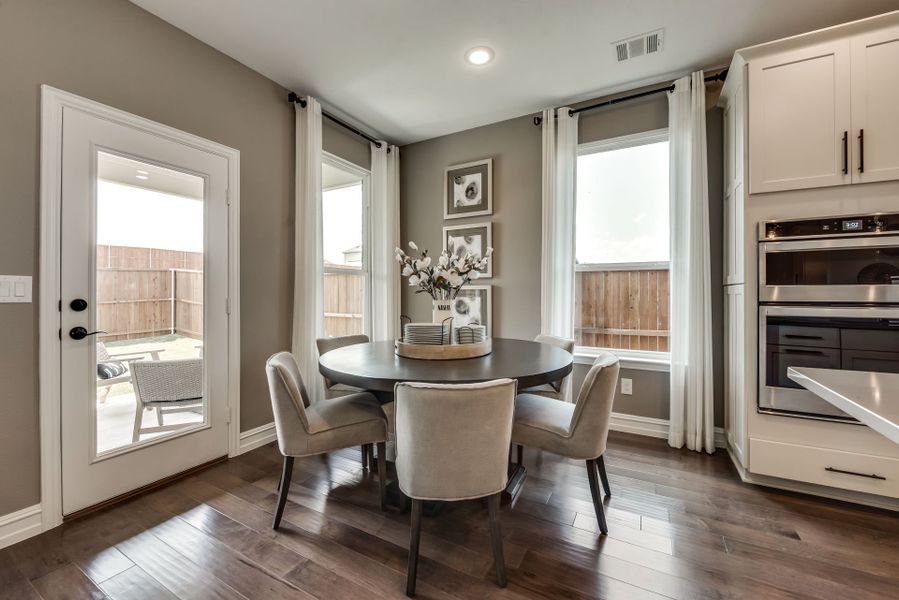 Representative furnished interior of a home built from the Harvard by Pulte Homes in Wellington, Fort Worth (Image 13).