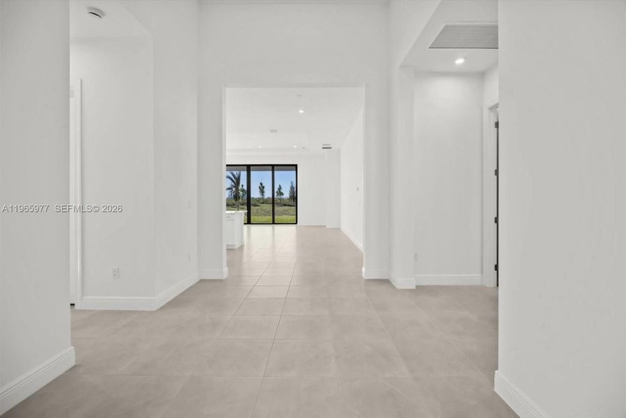 Spacious, unfurnished interior of a new home in , Port St. Lucie (Image 38).