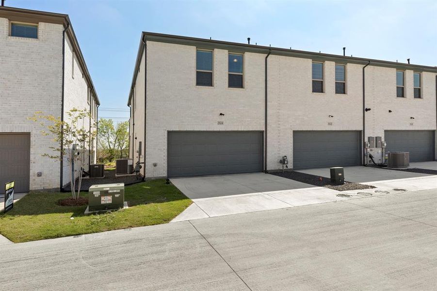 27. 2524 Campden Mews - Back (2)