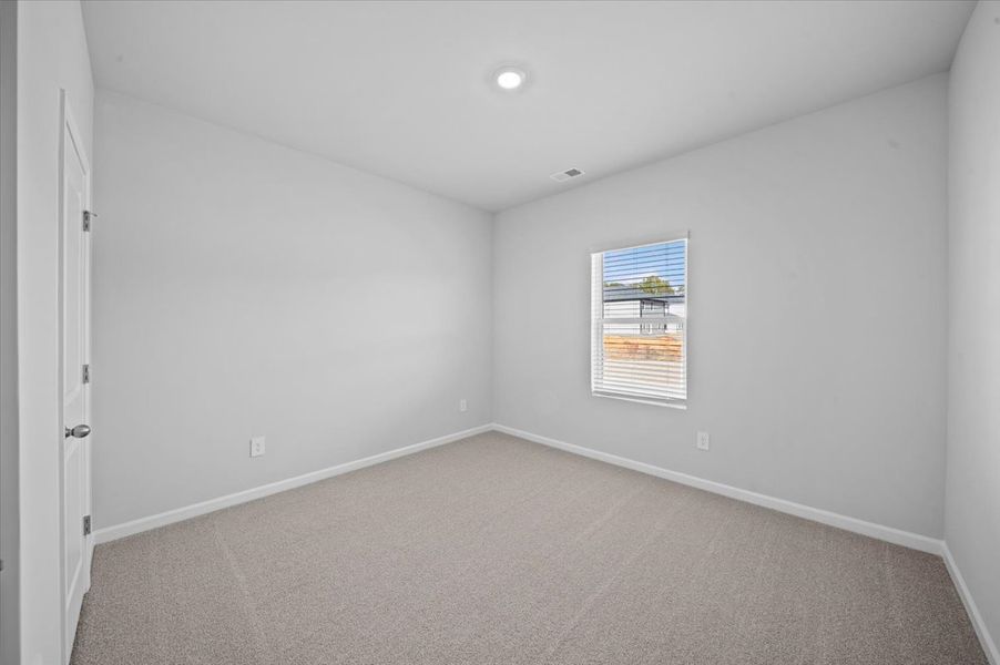 Spacious, unfurnished interior of a new home in Village at White Pine, Pendleton (Image 17). Spacious, unfurnished interior of a new home in Village at White Pine, Pendleton (Image 17).