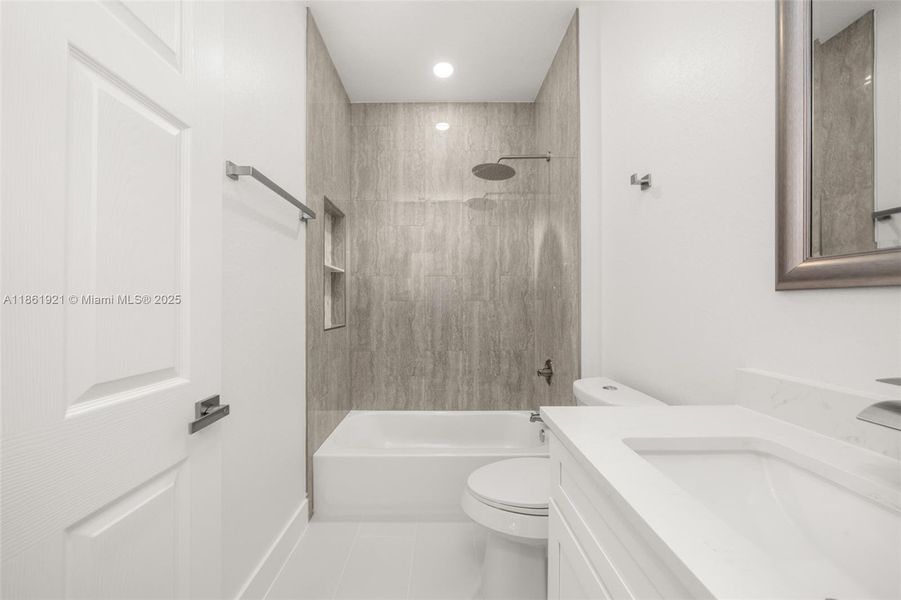 Furnished interior view inside a new home in , Sebring (Image 6).