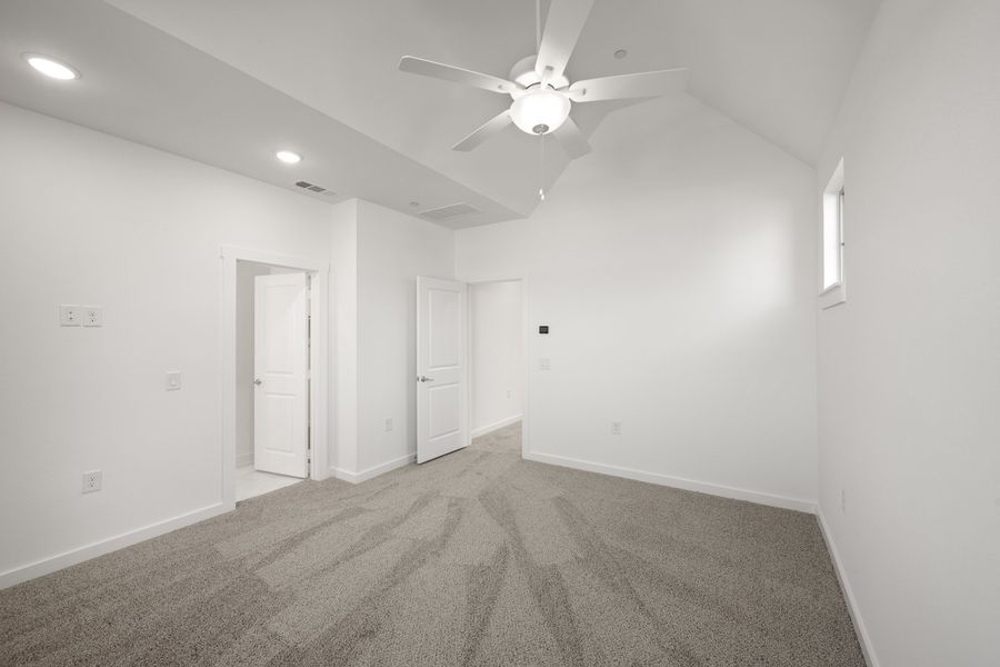 Spacious, unfurnished interior of a new home in Wildridge, Oak Point (Image 21).