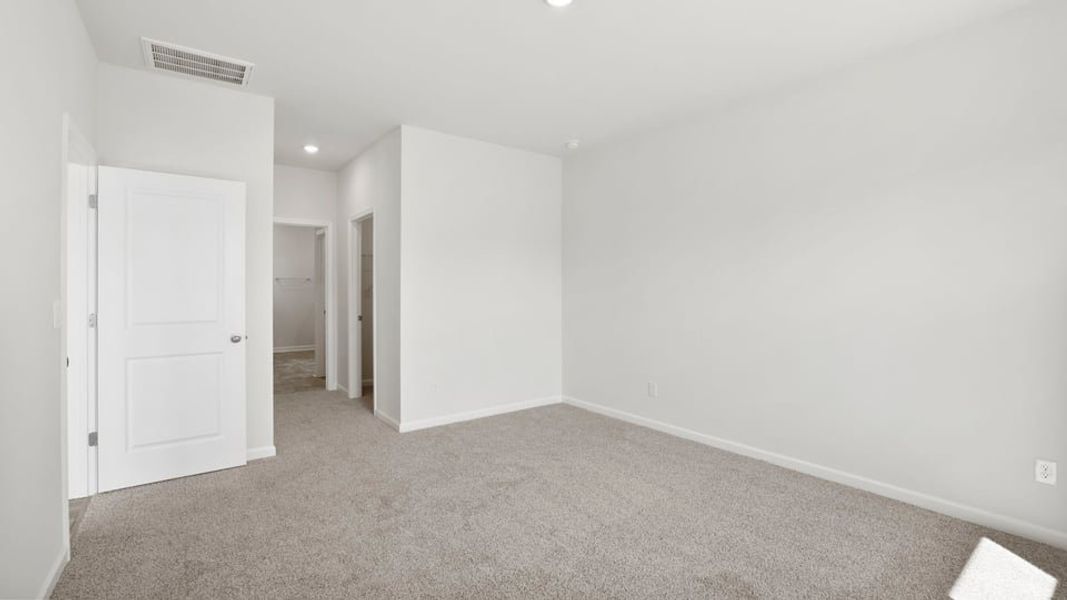 Representative unfurnished interior of a home built from the Aria by D.R. Horton in Rocky River Ridge, Anderson (Image 27).