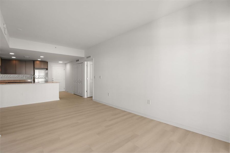 Spacious, unfurnished interior of a new home in , Orlando (Image 19).