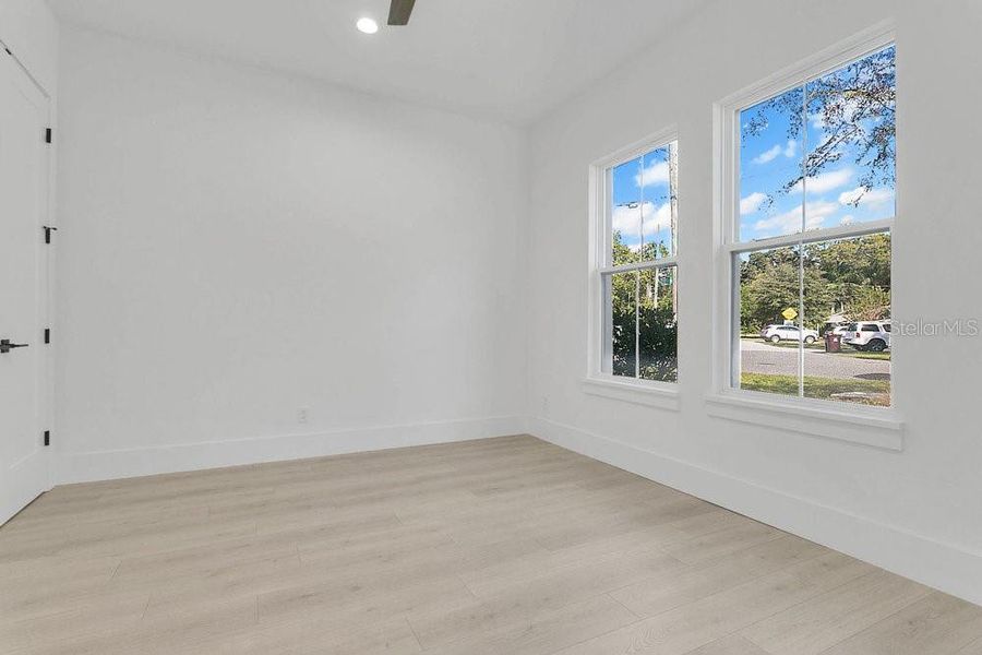 Spacious, unfurnished interior of a new home in , Orlando (Image 35).