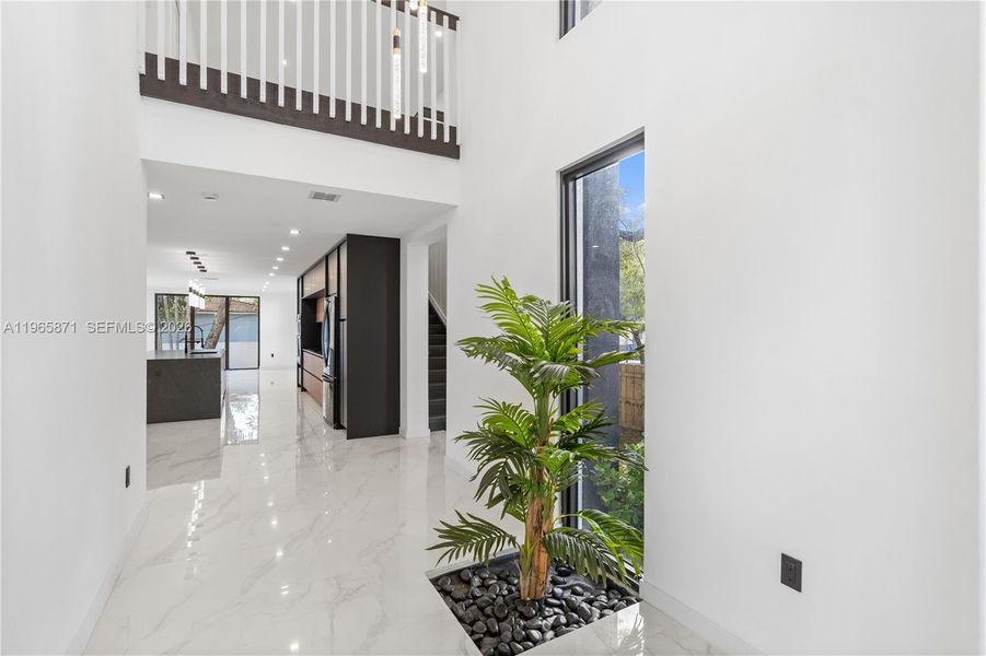 Spacious, unfurnished interior of a new home in , Miami (Image 42).