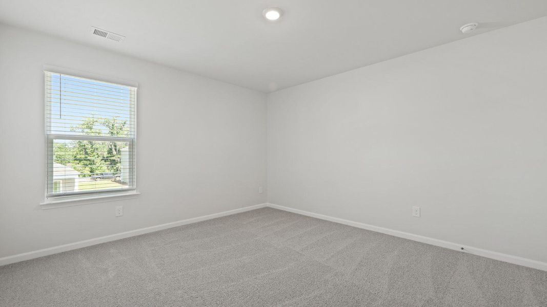 Spacious, unfurnished interior of a new home in Carolina Groves, Moncks Corner (Image 26).