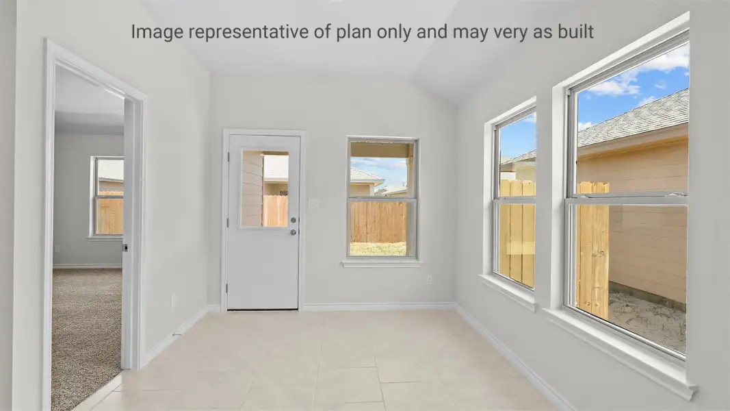 Spacious, unfurnished interior of a new home in Heritage Crossing, Corpus Christi (Image 10).