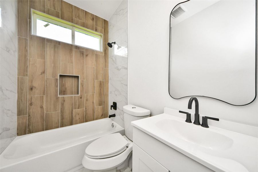 Furnished interior view inside a new home in , Hempstead (Image 13).