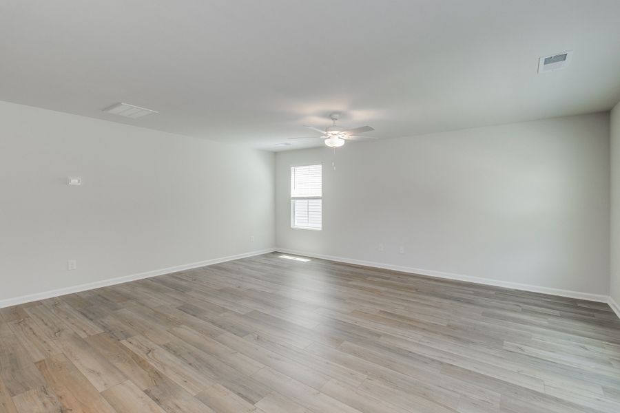 Spacious, unfurnished interior of a new home in Bluefield, Lexington (Image 20).