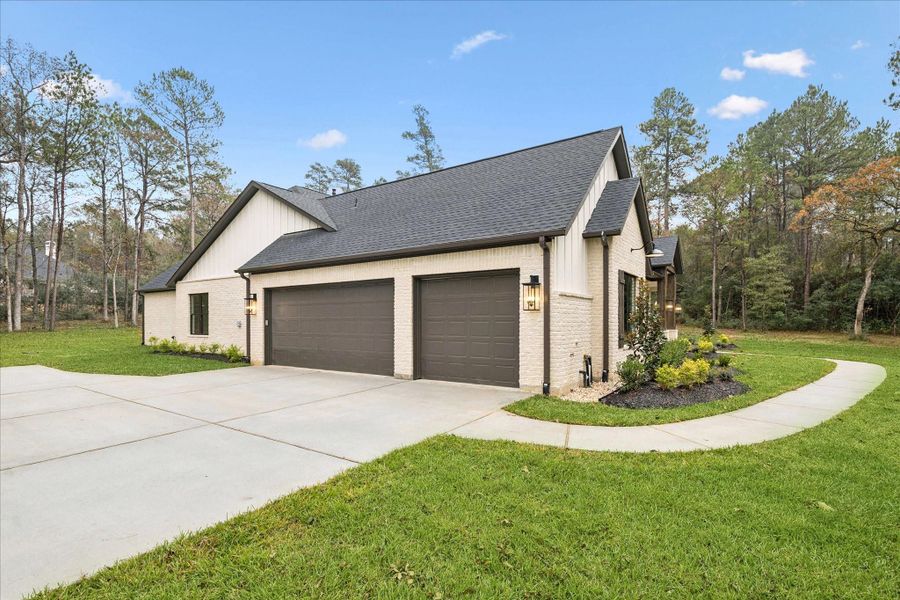 Front exterior of a new home in , Huntsville, TX, highlighting curb appeal (Image 21).