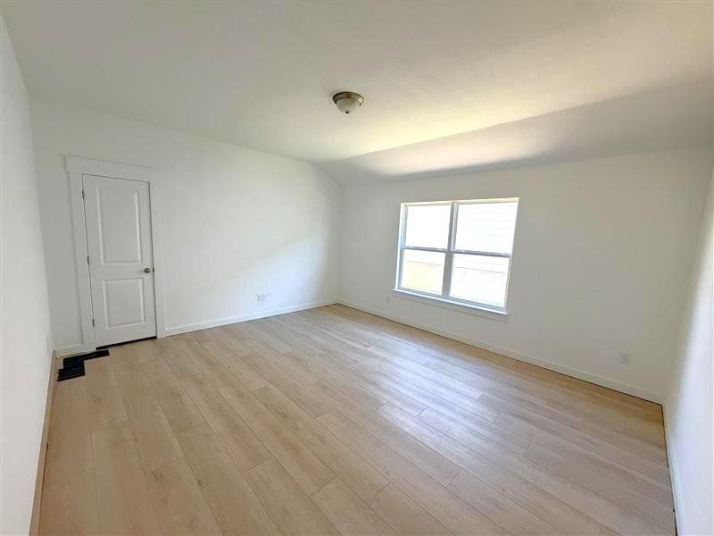 Spacious, unfurnished interior of a new home in Calumet, Jarrell (Image 5).