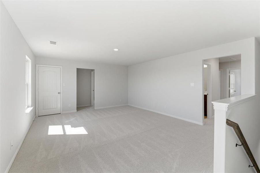 Spacious, unfurnished interior of a new home in Covenant Park, Springtown (Image 28).
