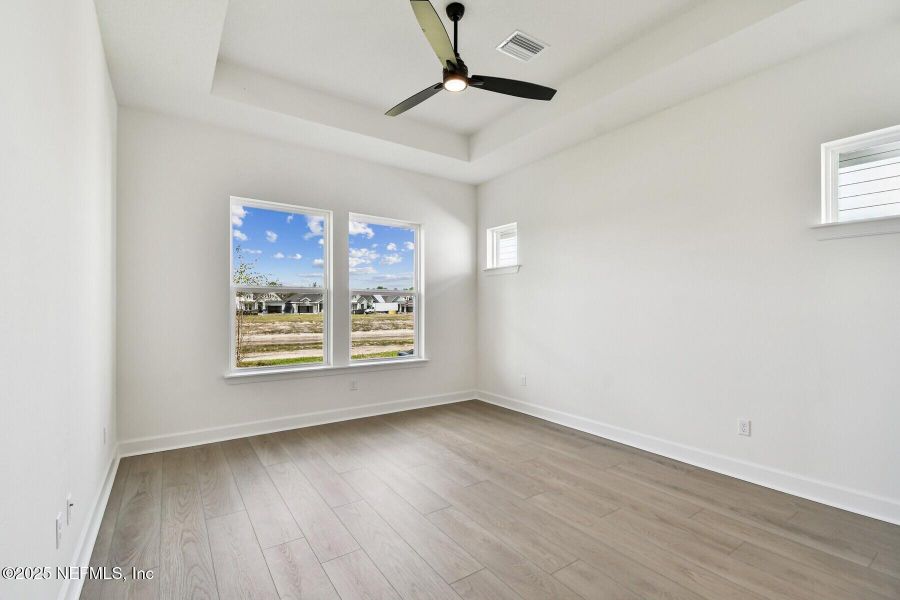 Spacious, unfurnished interior of a new home in Seven Pines 50' Front Entry, Jacksonville (Image 14).