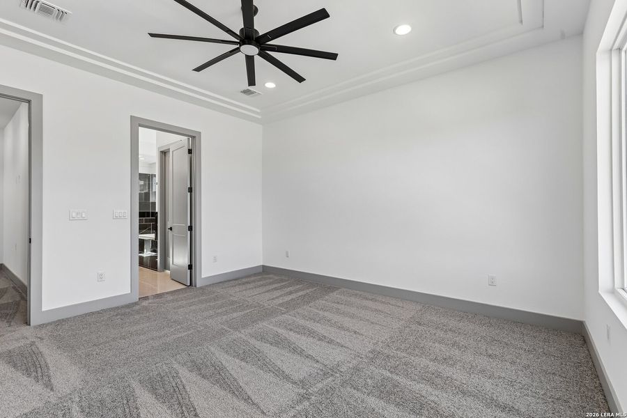 Spacious, unfurnished interior of a new home in , San Antonio (Image 37).