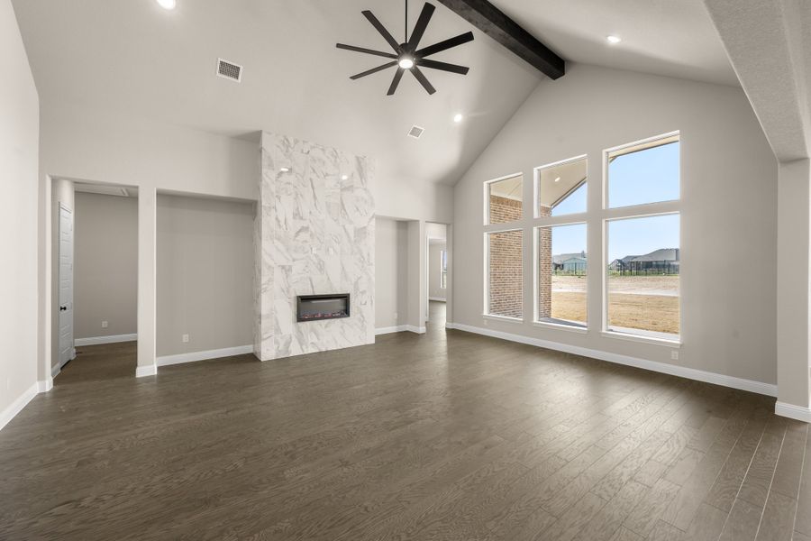 Spacious, unfurnished interior of a new home in Paloma Ranch, Justin (Image 13).