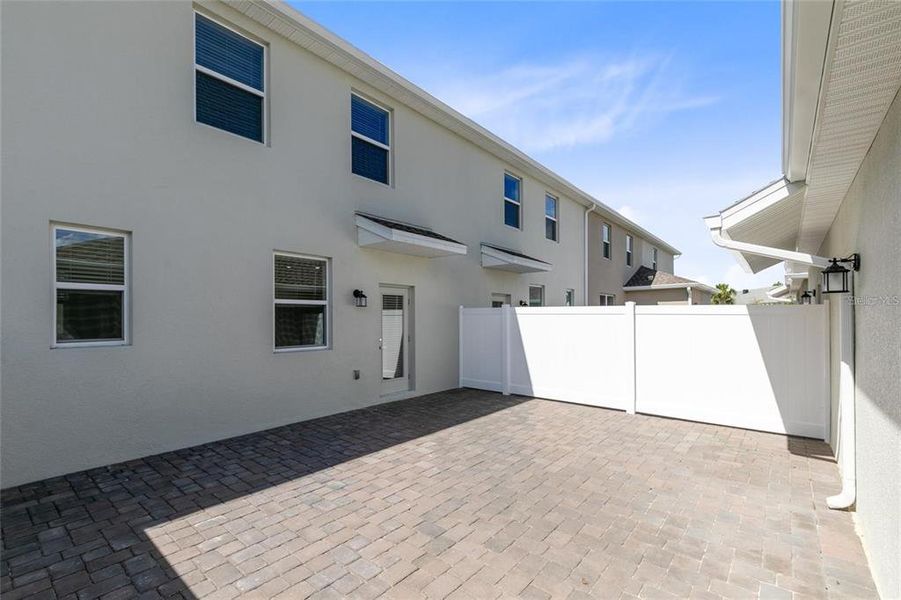 Exterior details and patio area of a home in , Winter Garden (Image 19).