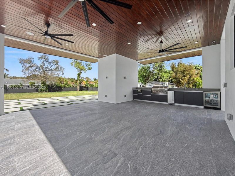 Exterior details and patio area of a home in , Miami (Image 38).