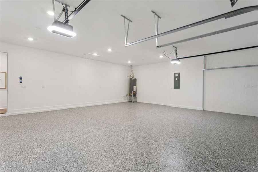 Spacious, unfurnished interior of a new home in , Tavares (Image 26).