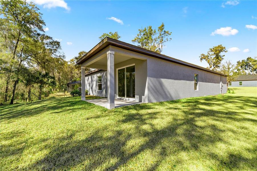 Exterior details and patio area of a home in Grand Park, Dunnellon (Image 4). Exterior details and patio area of a home in Grand Park, Dunnellon (Image 4).