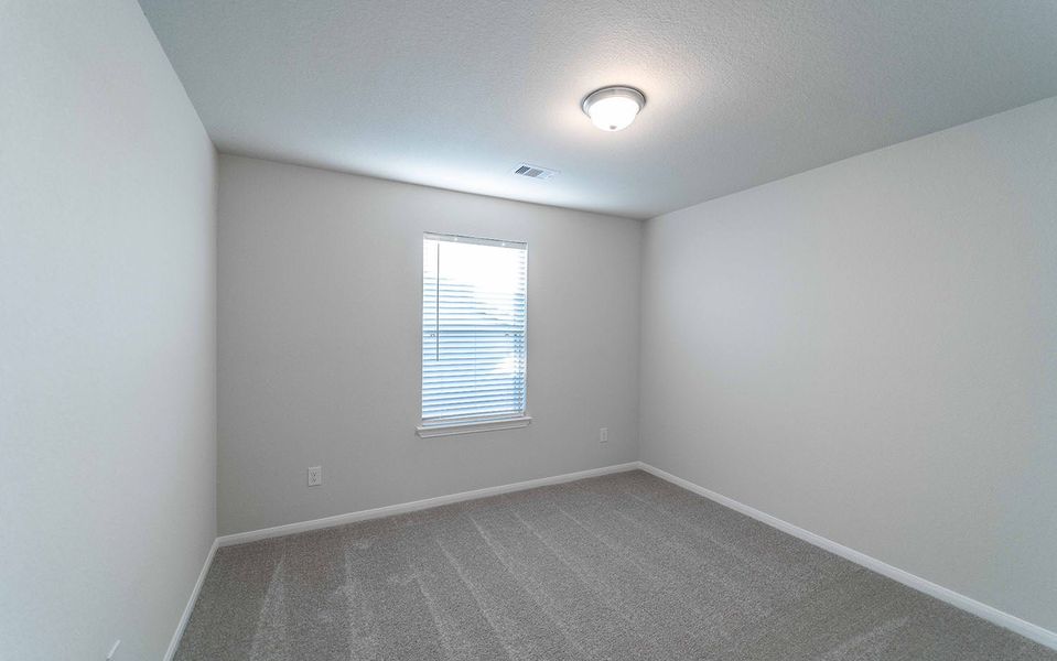 Spacious, unfurnished interior of a new home in Lago Mar, Texas City (Image 15).