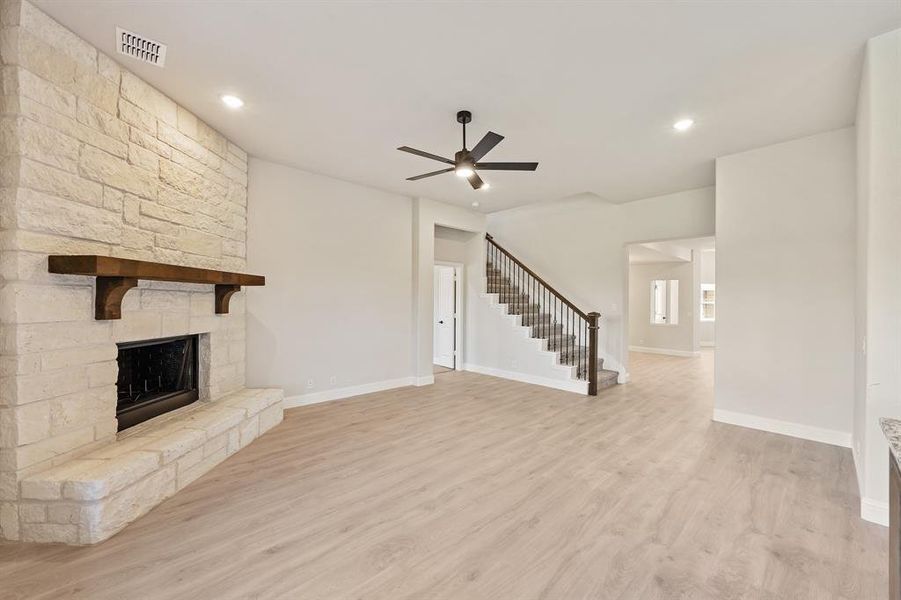Spacious, unfurnished interior of a new home in Coyote Crossing, Godley (Image 35). Spacious, unfurnished interior of a new home in Coyote Crossing, Godley (Image 35).