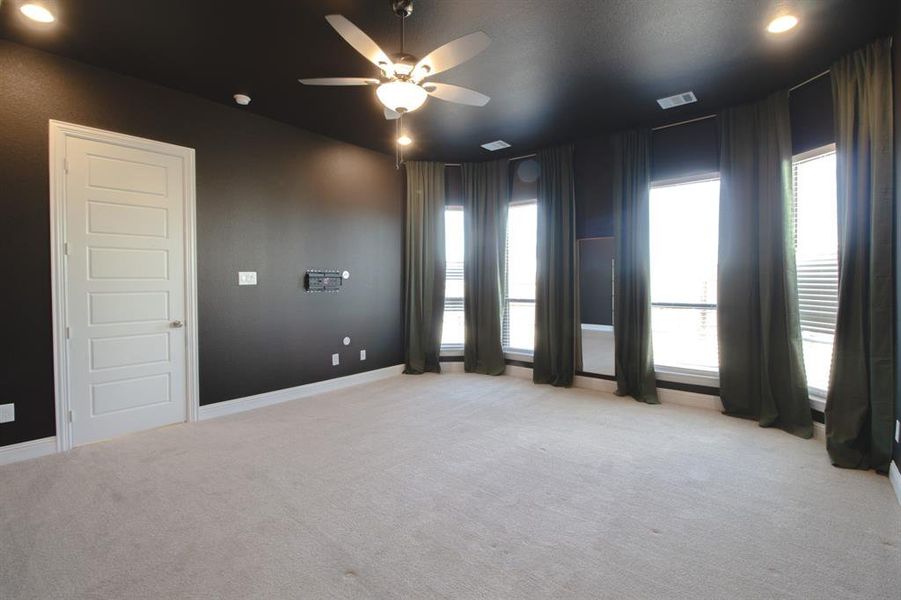 Spacious, unfurnished interior of a new home in M3 Ranch Phase 1, Mansfield (Image 11).