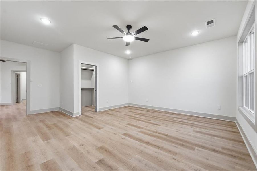 Spacious, unfurnished interior of a new home in , Athens (Image 20).