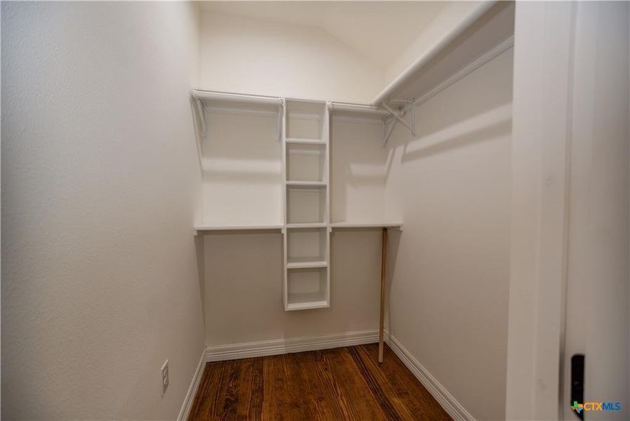 Spacious, unfurnished interior of a new home in , Port Lavaca (Image 24).