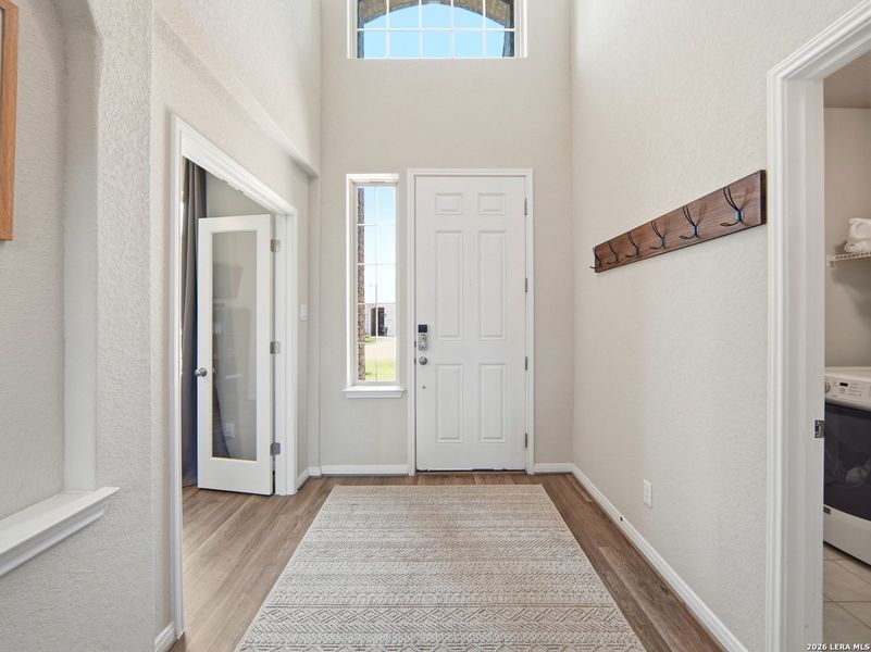 Spacious, unfurnished interior of a new home in Ventana, Bulverde (Image 20).