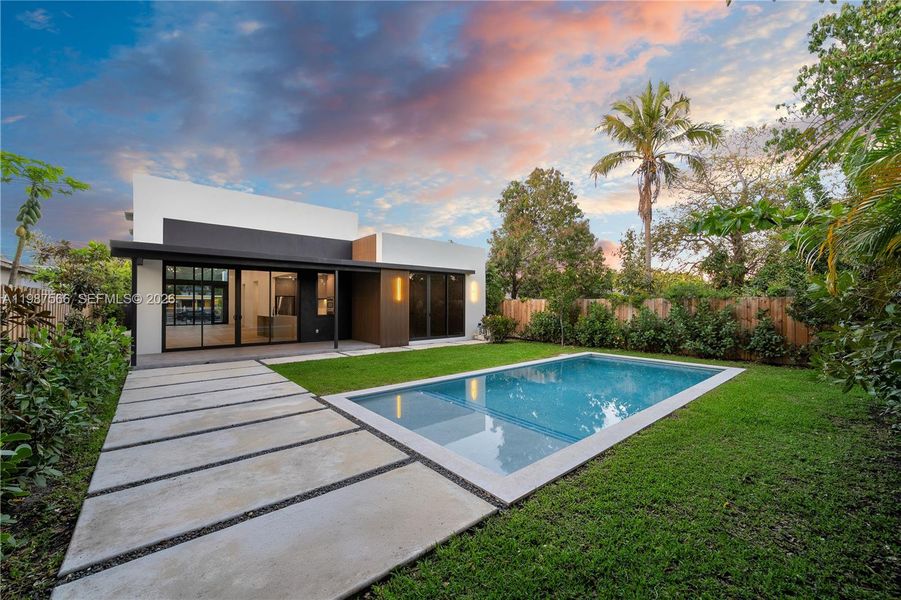 Exterior details and patio area of a home in , Miami (Image 25).