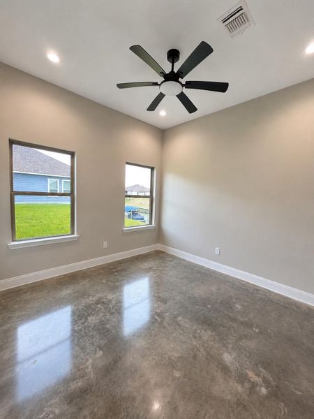Spacious, unfurnished interior of a new home in , Willis (Image 26).