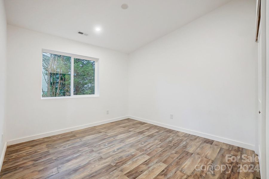 Spacious, unfurnished interior of a new home in , Shelby (Image 21).