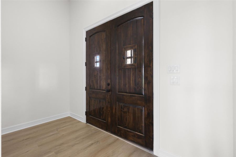 Spacious, unfurnished interior of a new home in , Angleton (Image 20).