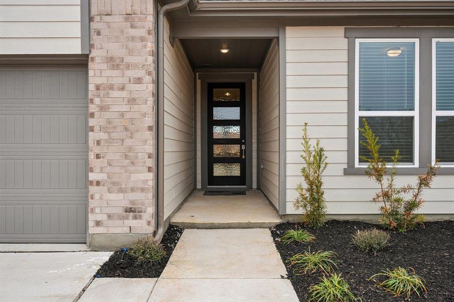 Exterior details and patio area of a home in Eagle Creek, Denton (Image 3).