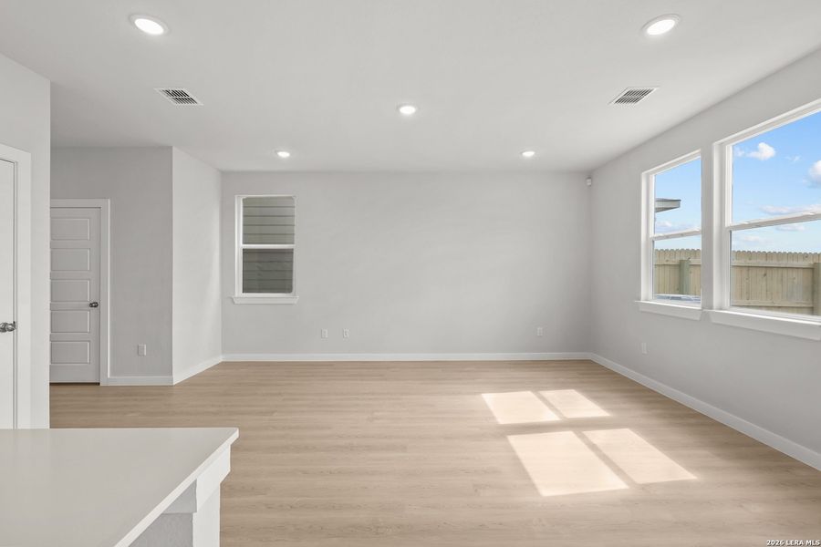 Spacious, unfurnished interior of a new home in Senna, Leon Valley (Image 27).