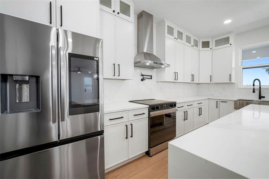 Furnished interior view inside a new home in , Apollo Beach (Image 11).