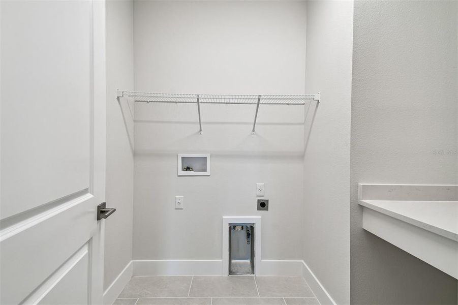 Spacious, unfurnished interior of a new home in , Sarasota (Image 28). Spacious, unfurnished interior of a new home in , Sarasota (Image 28).