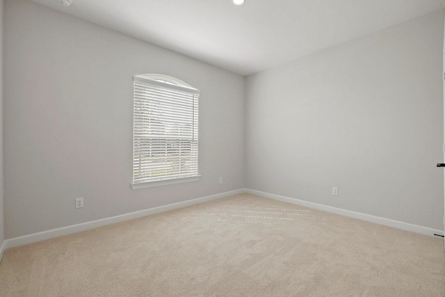 Spacious, unfurnished interior of a new home in Lago Mar, Texas City (Image 12).