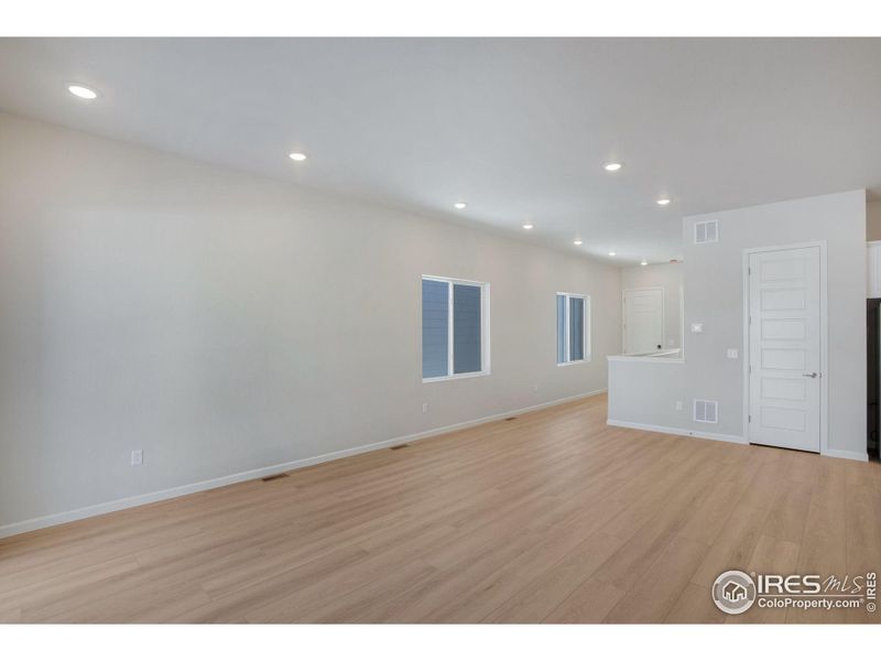 Spacious, unfurnished interior of a new home in , Berthoud (Image 14).